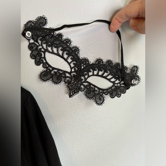 BATMAN T SHIRT WITH TWO CAPES & MASK - Picture 3 of 8